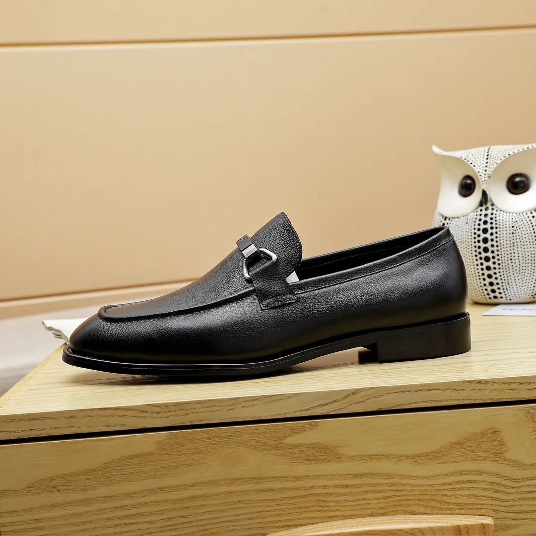 Factory price 460 🔥Ferragamo's new men's casual slip-on shoes🇨🇳Official website original 1:1 mold opening, original quality💯Fine workmanship, high-end luxury☘The upper is made of imported Italian first-layer cowhide🌴Water-dyed🐂Leather lining🍓Rubber wear-resistant and non-slip outsole, breathable and comfortable to wear🍍The first choice for high-grade men, 3 colors available! Code number 38-44 (45.46. Can be customized)